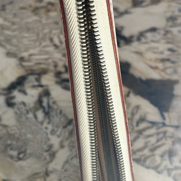Authentic Rare Multicolour White Zippy Wallet - Picture 9 of 14